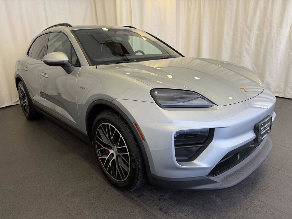 Certified 2025 Porsche Macan 4S Electric AWD/4WD image 7