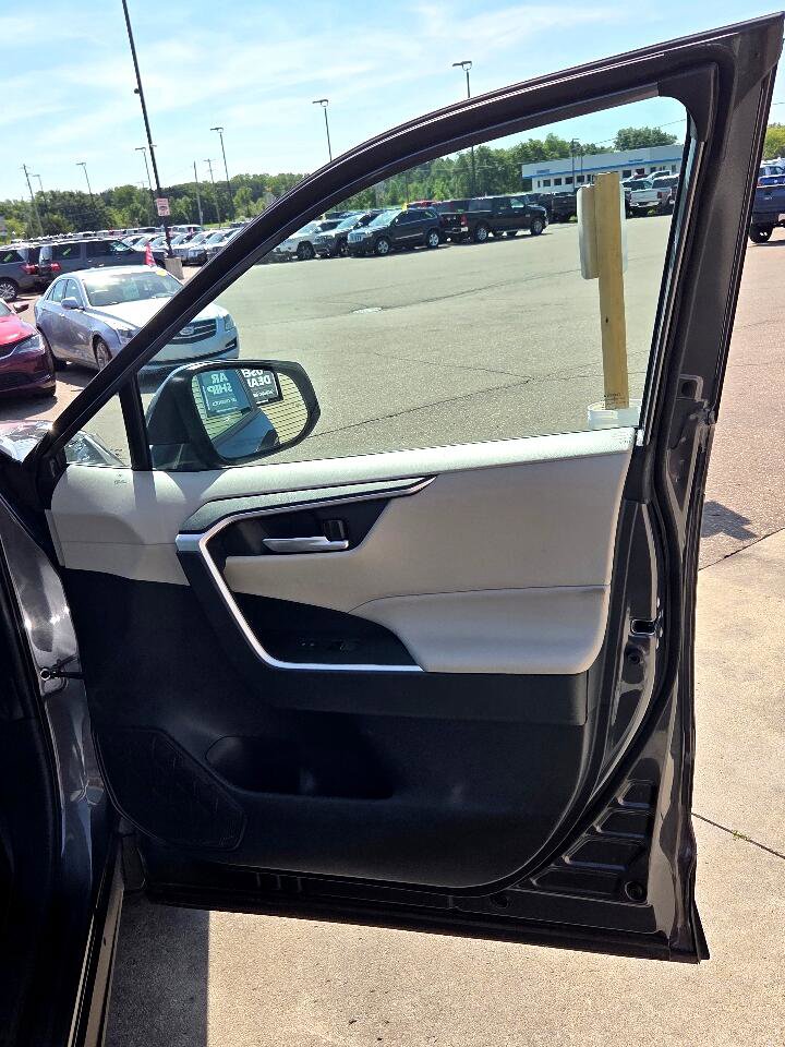 Used 2023 Toyota RAV4 XLE image 17