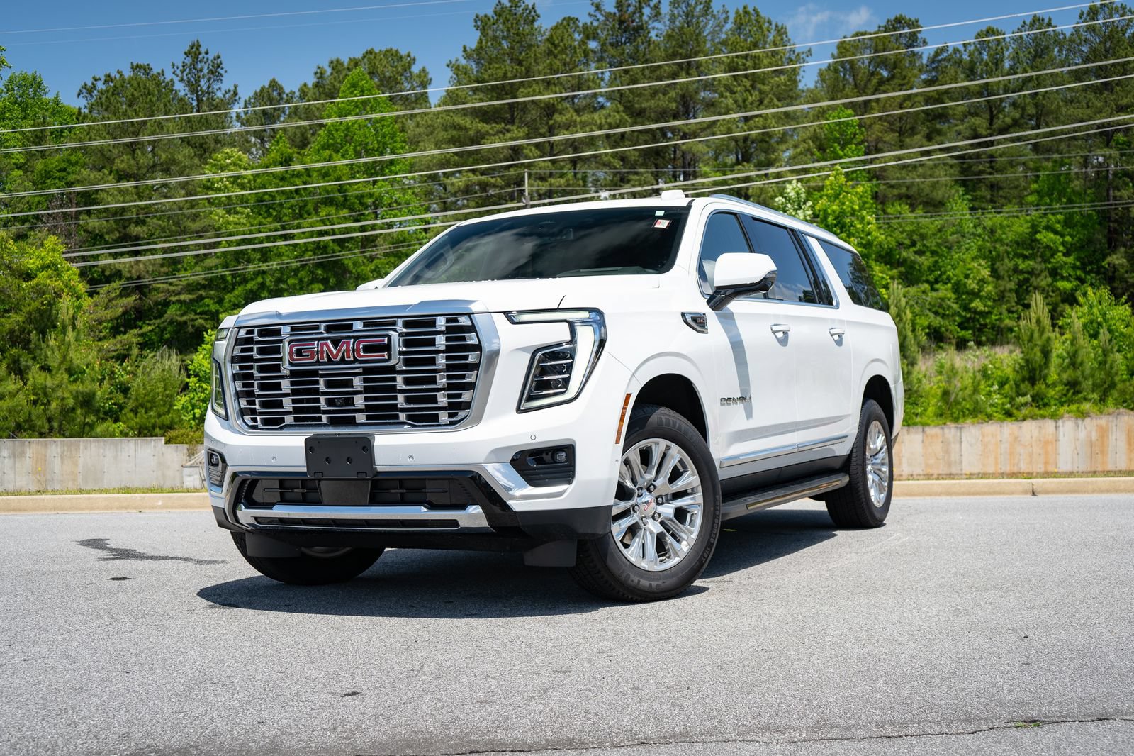 Used 2025 GMC Yukon XL Denali AWD/4WD image 1