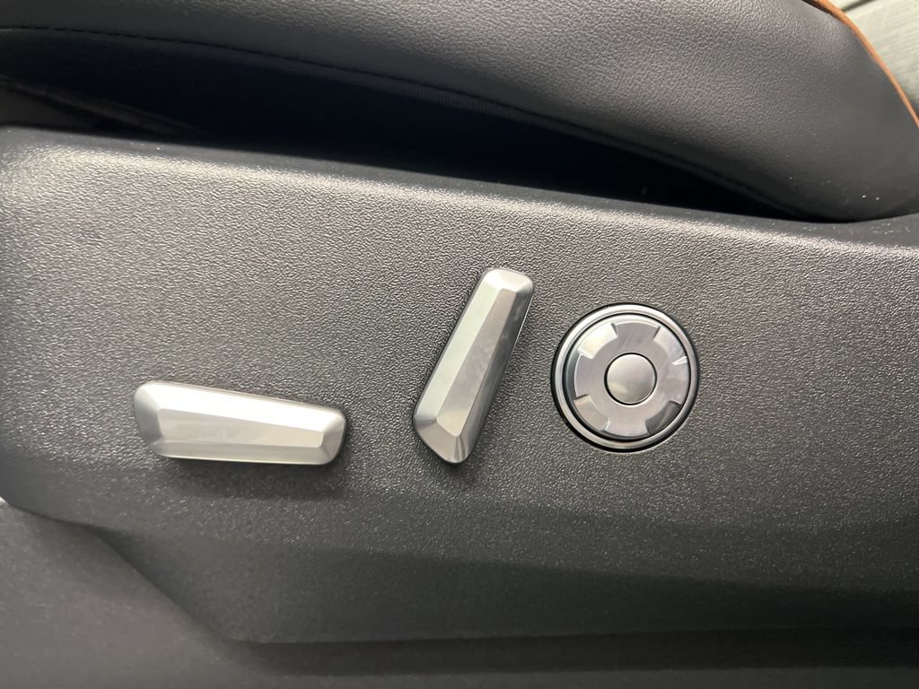 New 2026 Lincoln Navigator Black Label AWD/4WD image 32