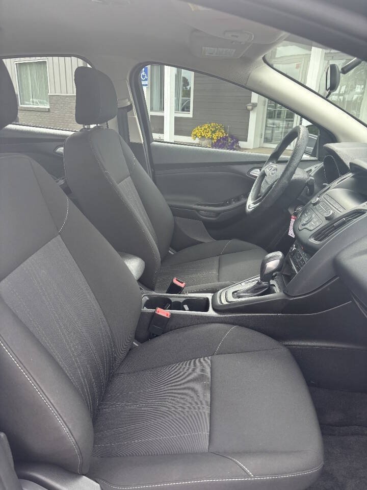 Used 2018 Ford Focus SE FWD image 5
