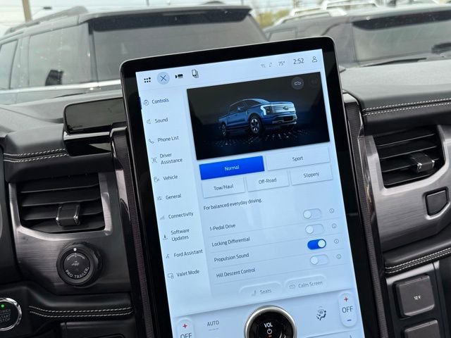 Used 2025 Ford F150 Lightning Platinum AWD/4WD image 29