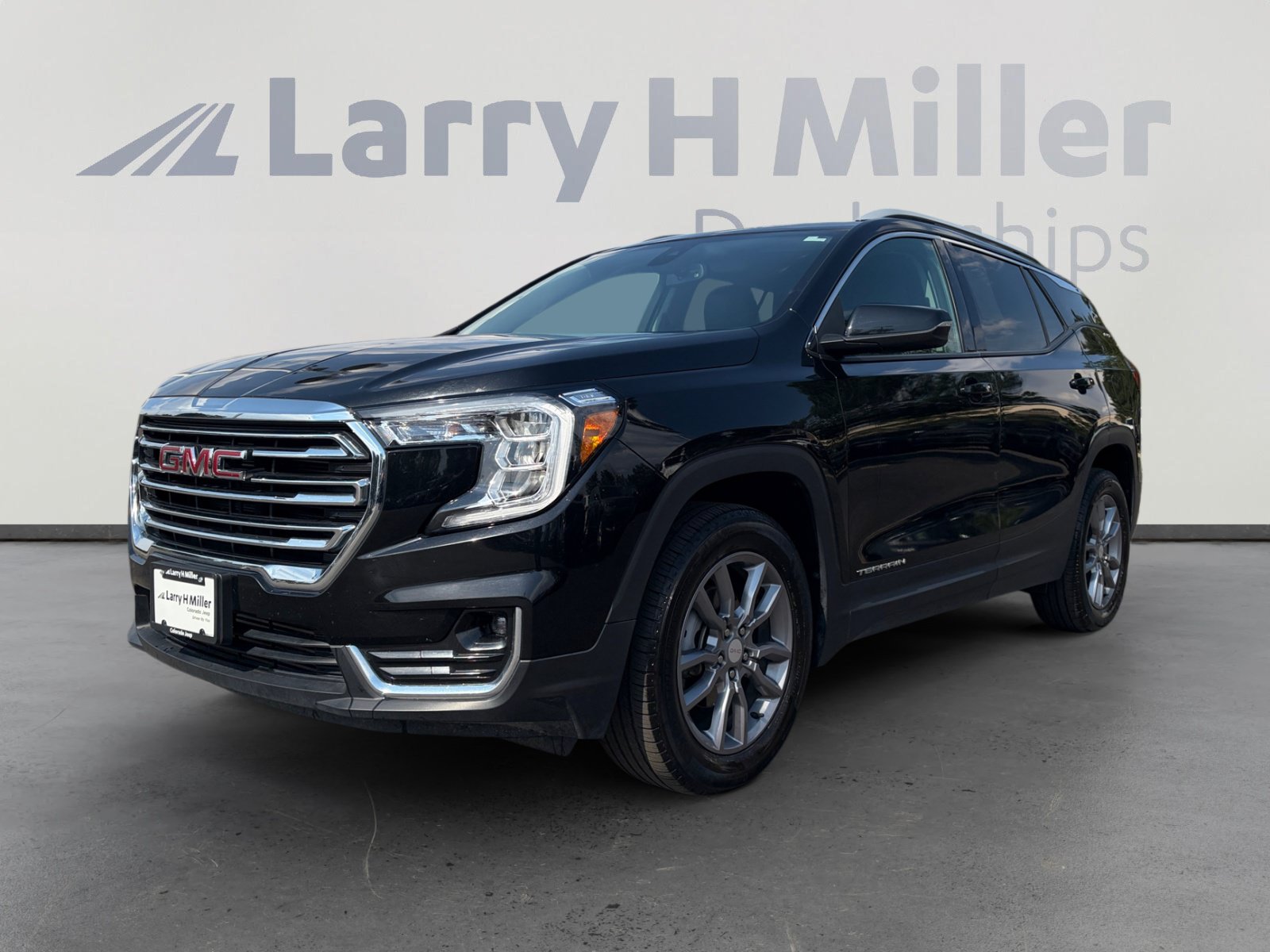 Used 2024 GMC Terrain SLT AWD/4WD image 1