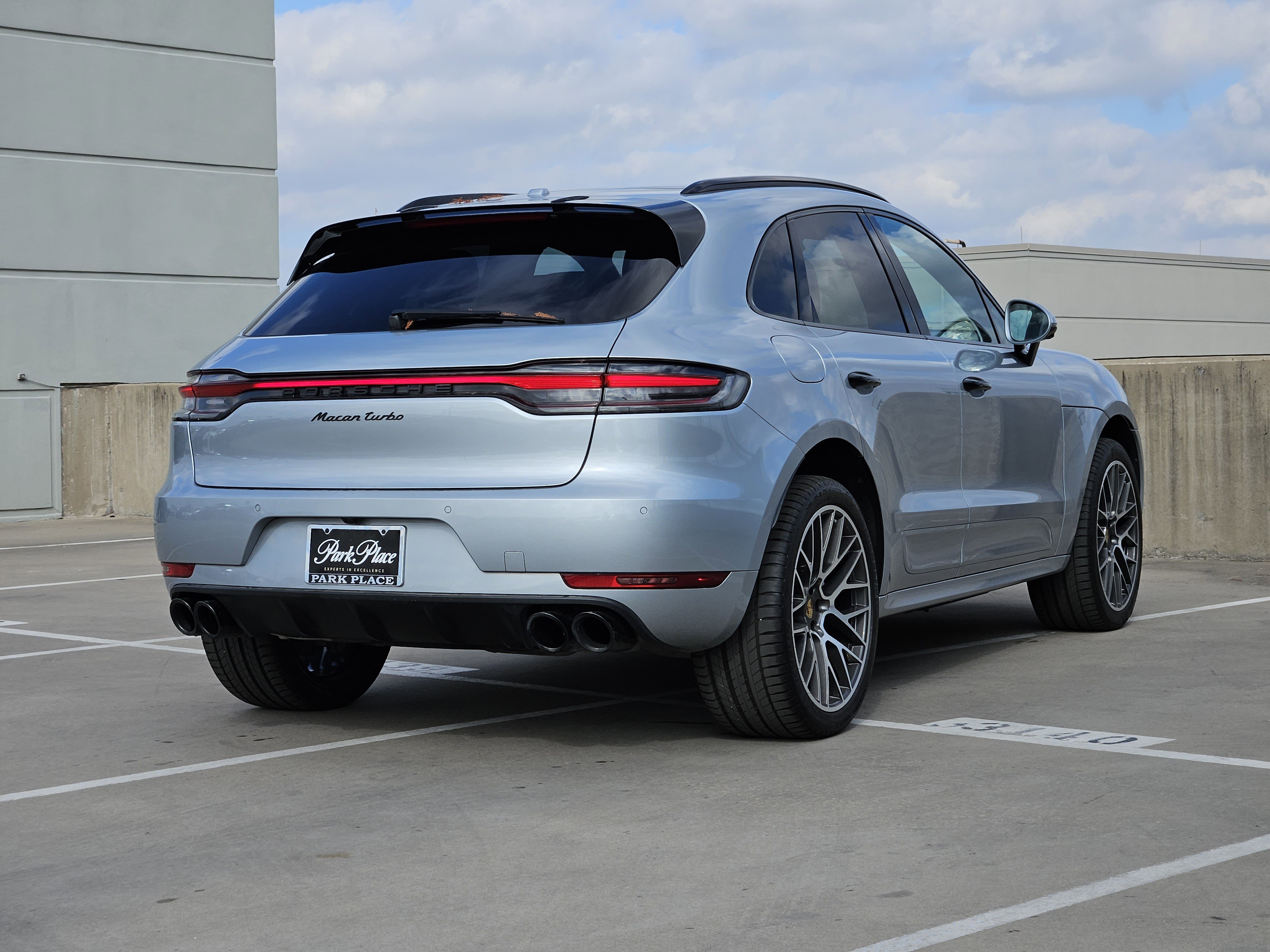 Used 2021 Porsche Macan Turbo image 8