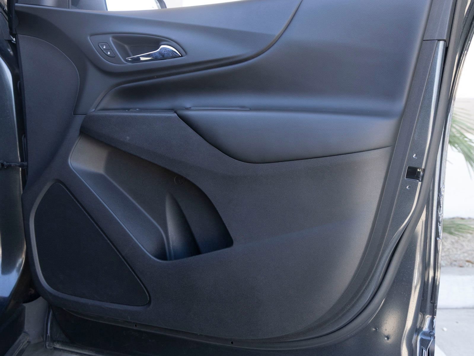 Used 2018 Chevrolet Equinox LT FWD image 24