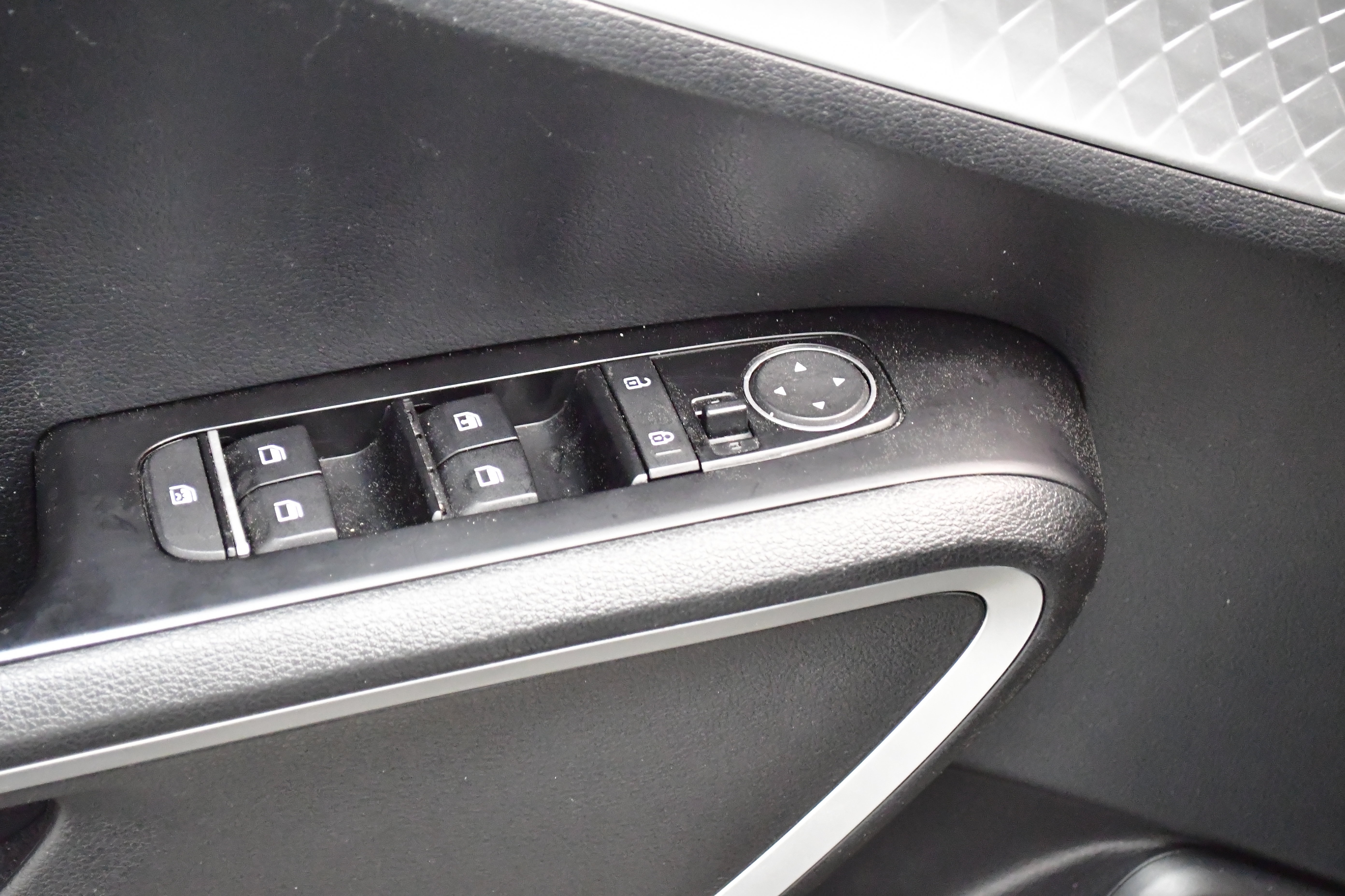 Used 2024 Kia Soul LX w/ Option Group 015 FWD image 16