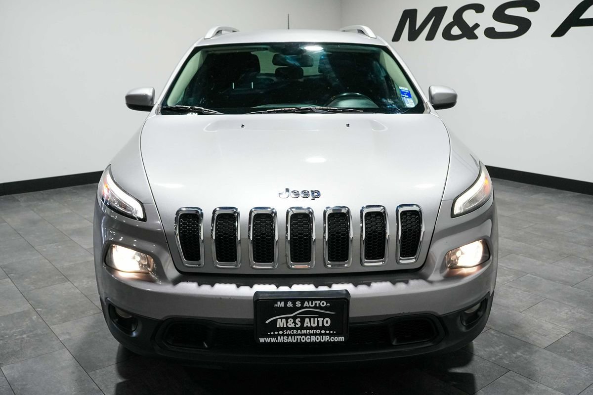 Used 2016 Jeep Cherokee Latitude FWD image 8