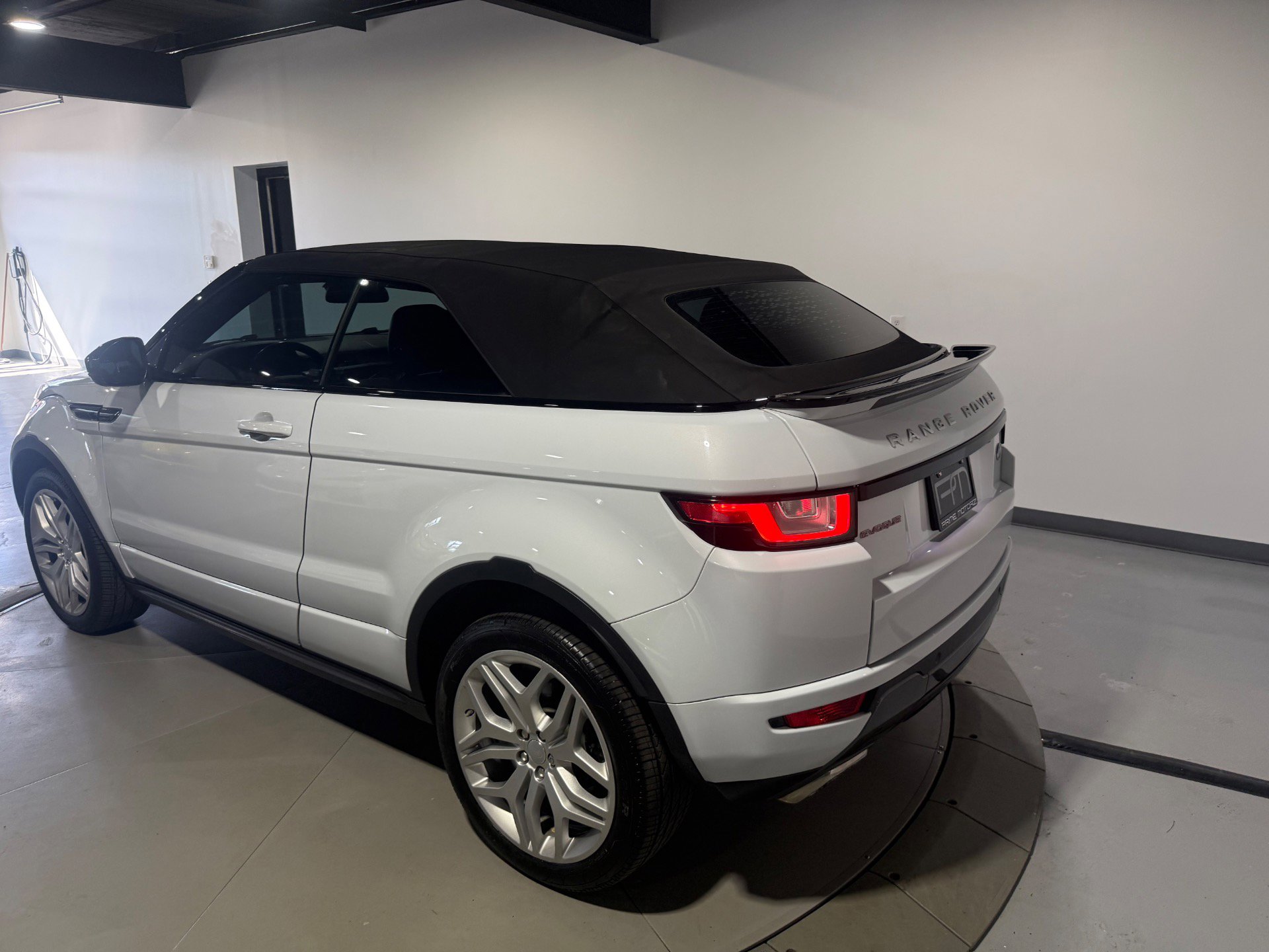 Used 2017 Land Rover Range Rover Evoque HSE Dynamic image 26