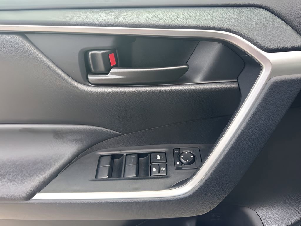 Used 2025 Toyota RAV4 LE image 22