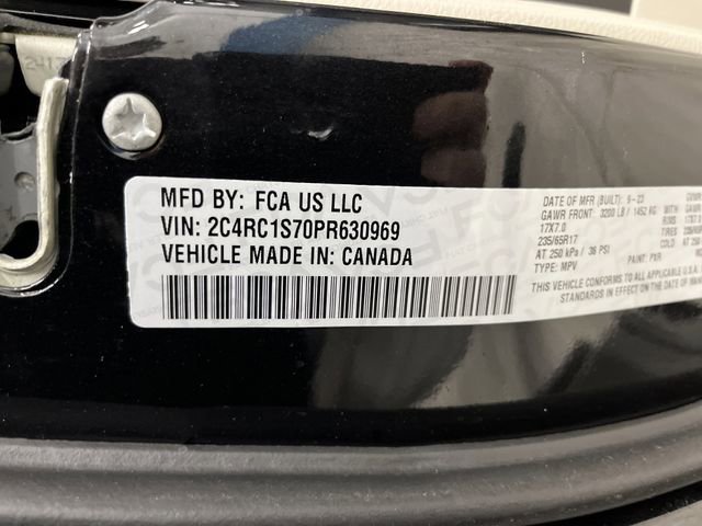 Used 2023 Chrysler Pacifica Limited image 40