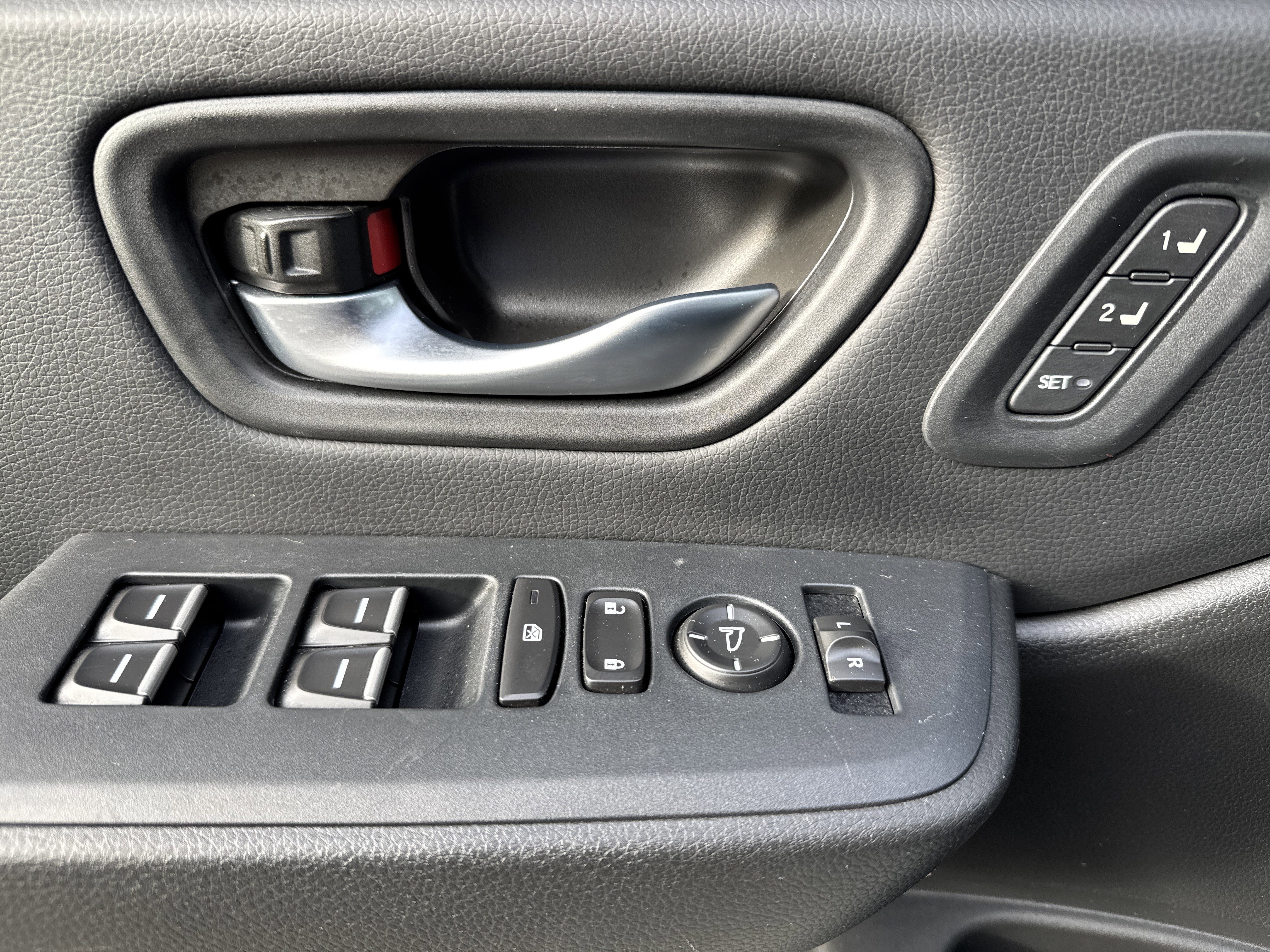 Used 2025 Honda Pilot Touring image 15