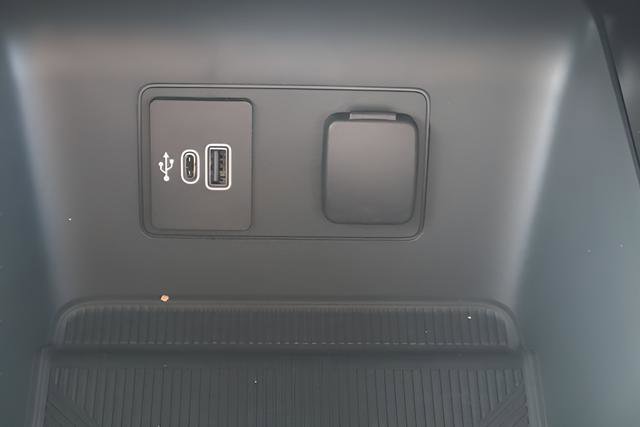 New 2026 Ford Explorer Platinum w/ LUX Leather Package image 15