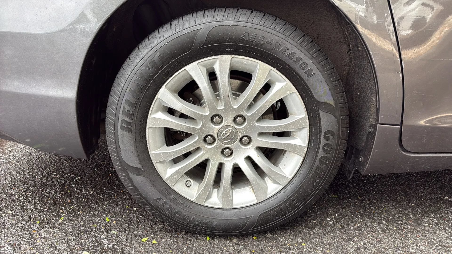 Used 2013 Toyota Sienna XLE FWD image 11