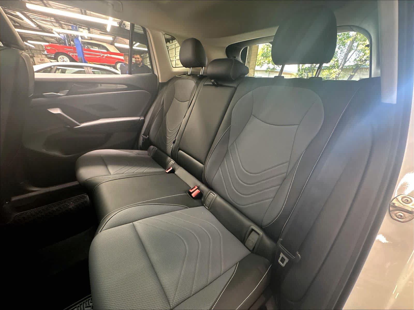 Used 2026 Volkswagen Tiguan SE w/ Panoramic Sunroof Package AWD/4WD image 25