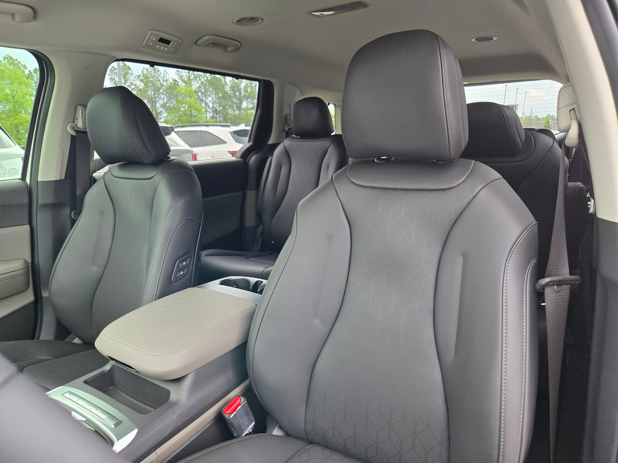 New 2026 Kia Carnival EX FWD image 23