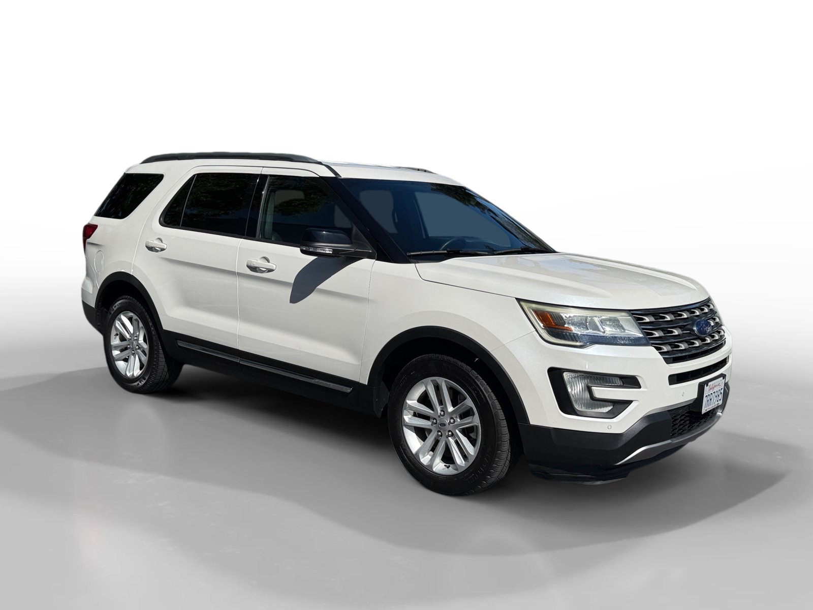Used 2016 Ford Explorer XLT w/ Equipment Group 202A FWD image 7