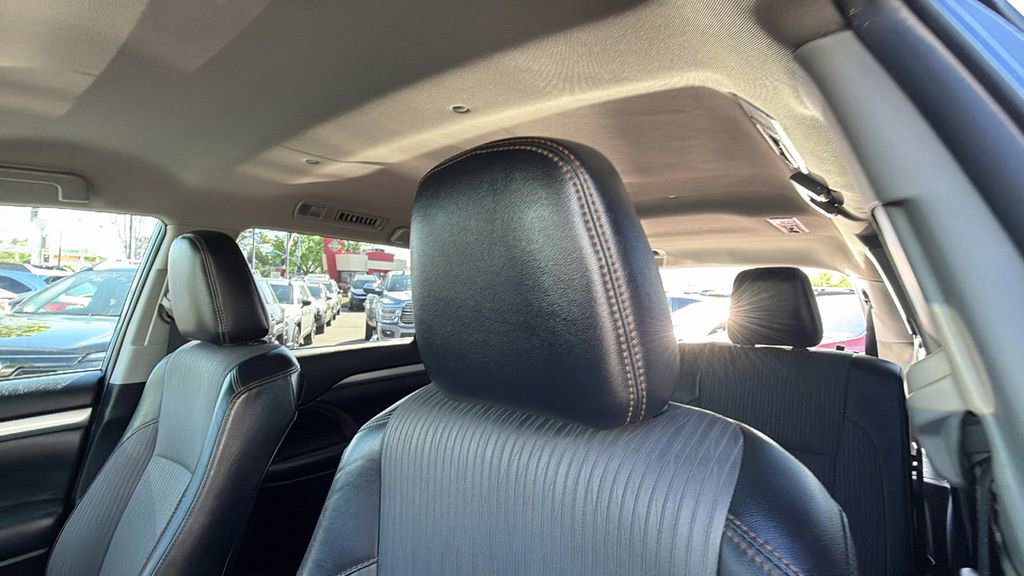 Used 2019 Toyota Highlander Plus AWD/4WD image 22