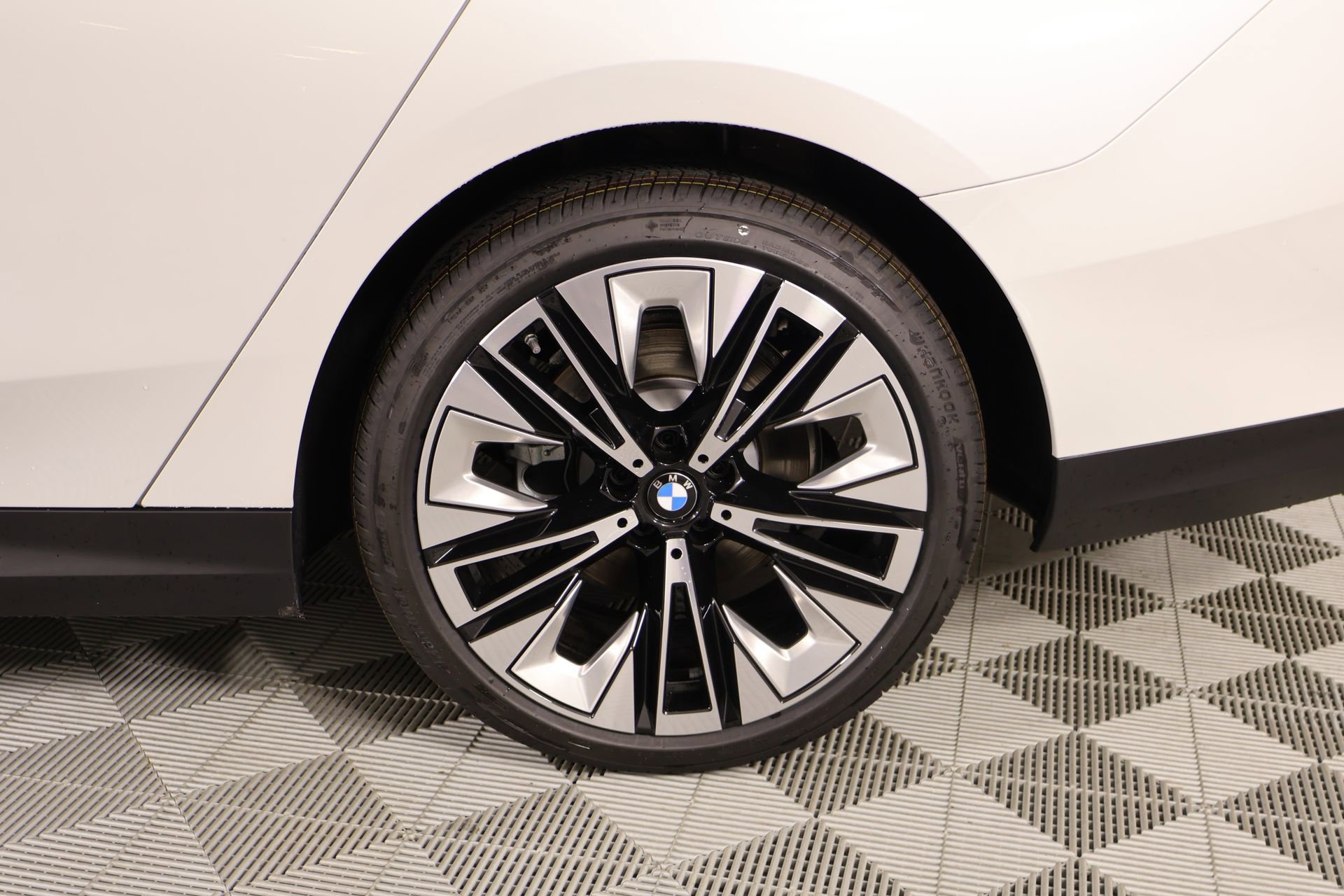 New 2027 BMW 530i xDrive AWD/4WD image 19