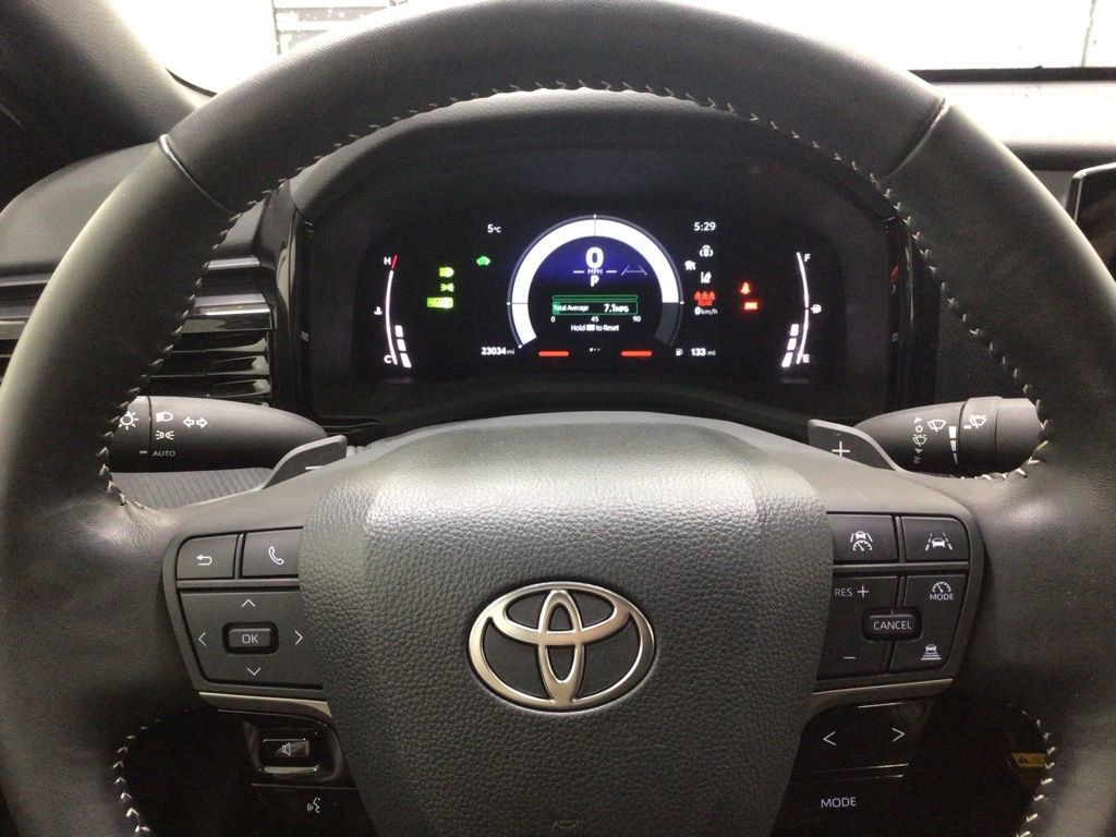 Used 2025 Toyota Camry SE image 11