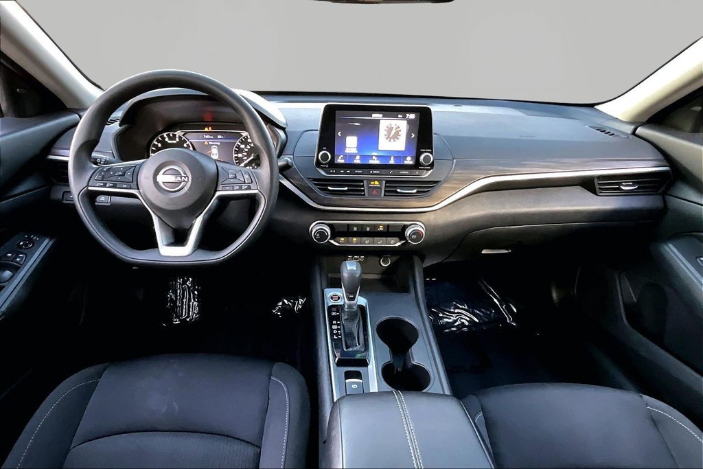 Used 2025 Nissan Altima 2.5 SV AWD/4WD image 7