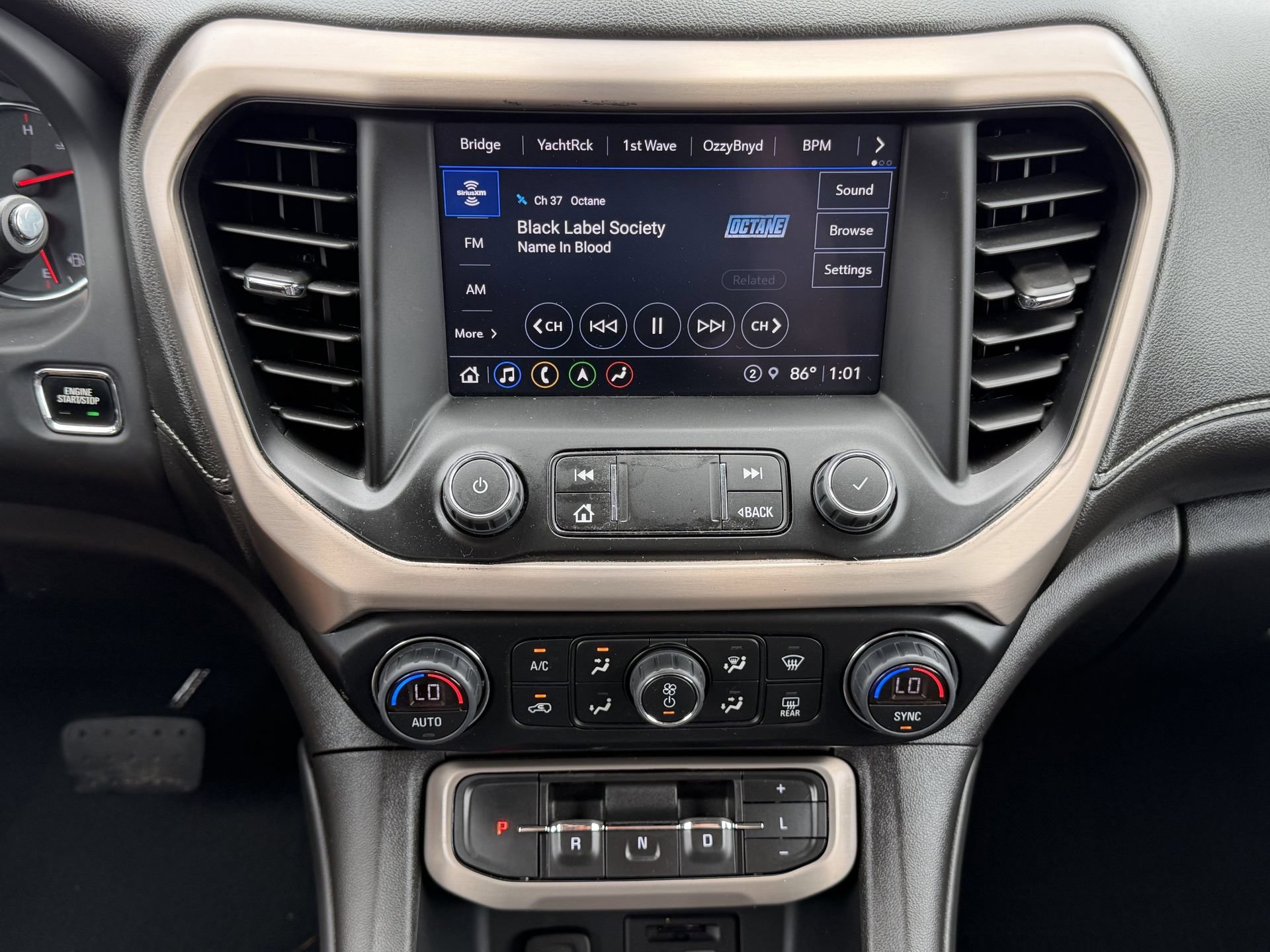 Used 2023 GMC Acadia Denali w/ Denali Technology Package AWD/4WD image 10