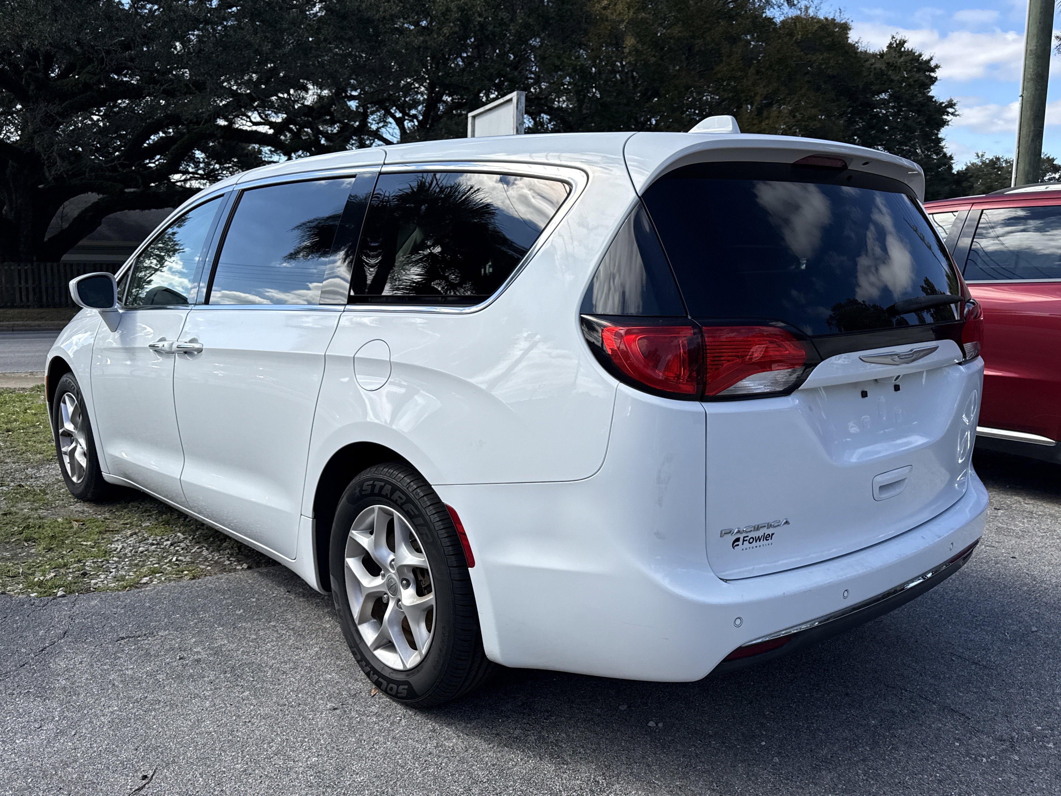 Used 2018 Chrysler Pacifica Touring Plus w/ Tire & Wheel Group image 3