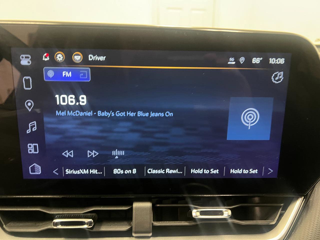 Used 2025 Chevrolet Equinox LT image 48