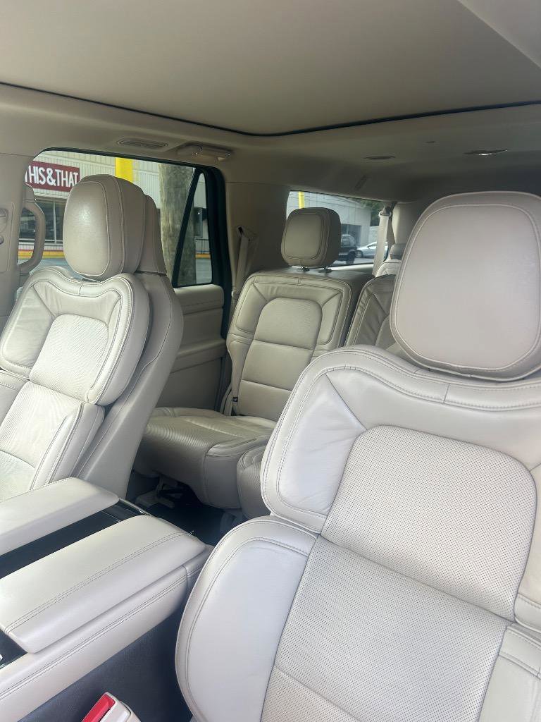 Used 2019 Lincoln Navigator L Reserve image 6