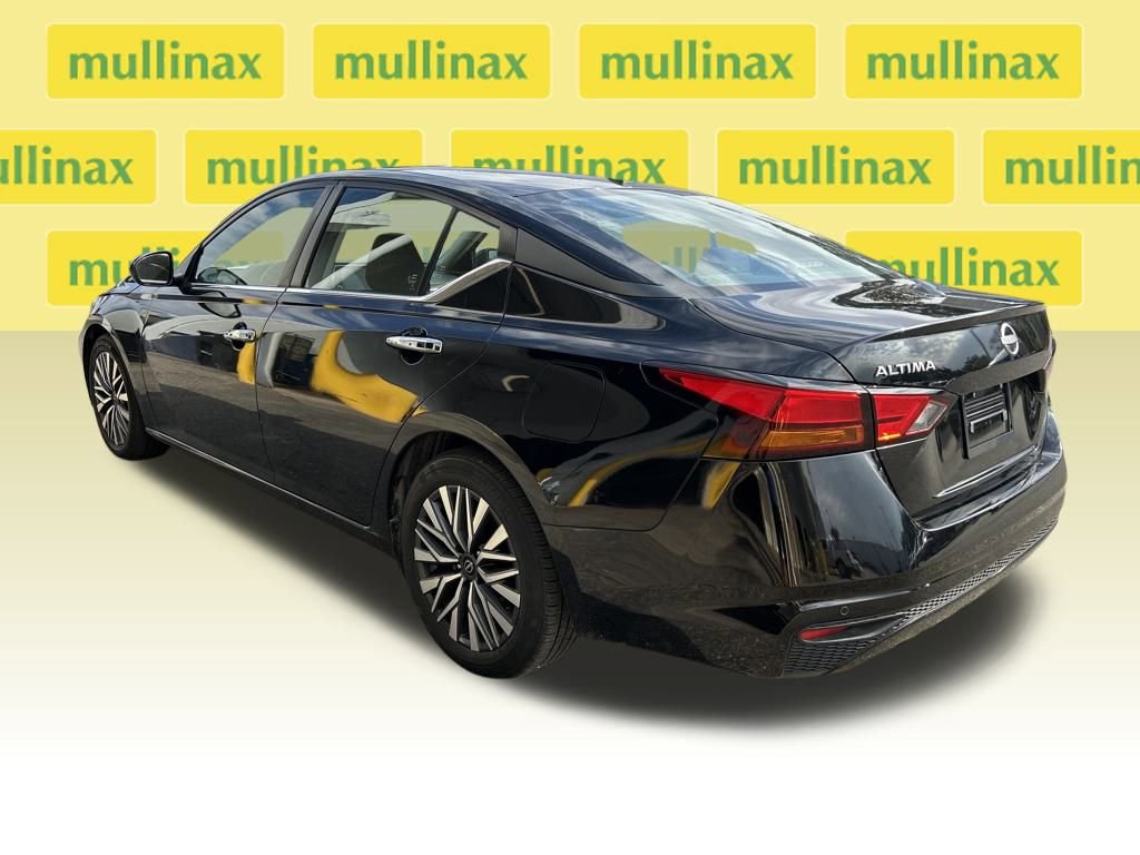 Used 2023 Nissan Altima 2.5 SV image 3