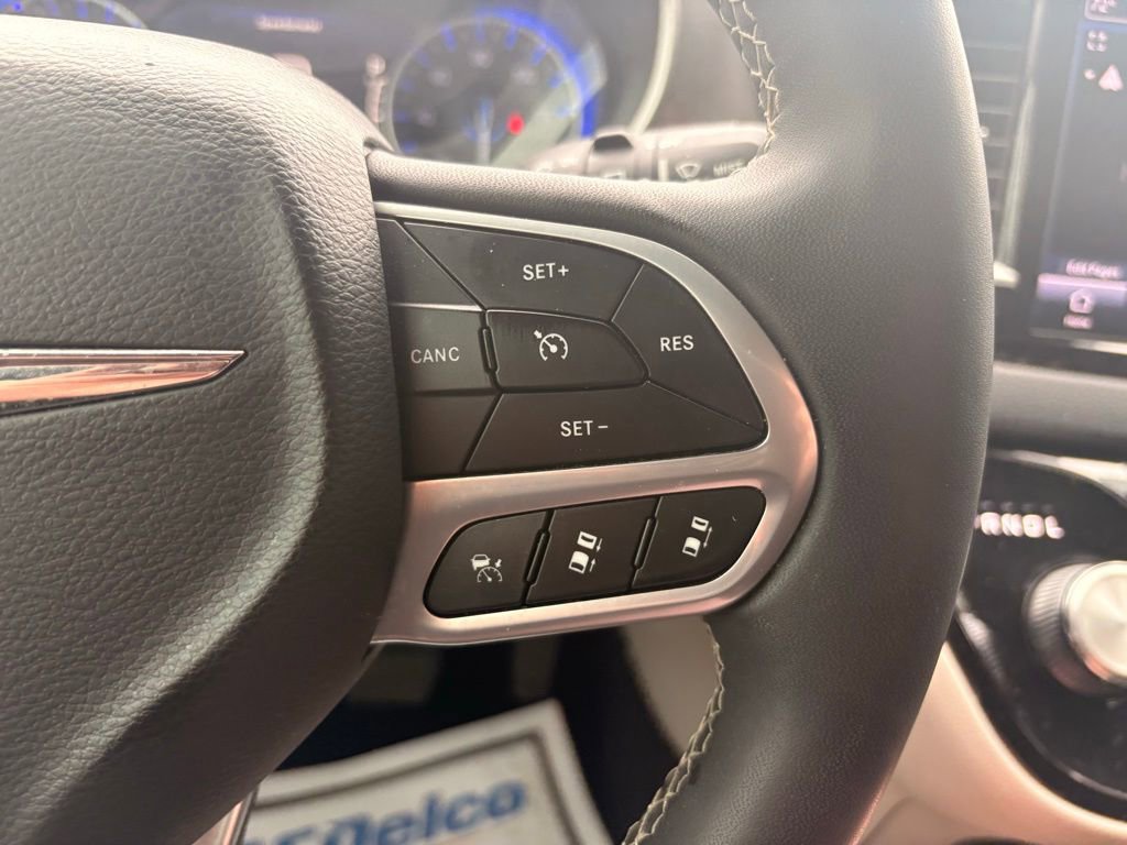 Used 2023 Chrysler Pacifica Touring-L FWD image 29