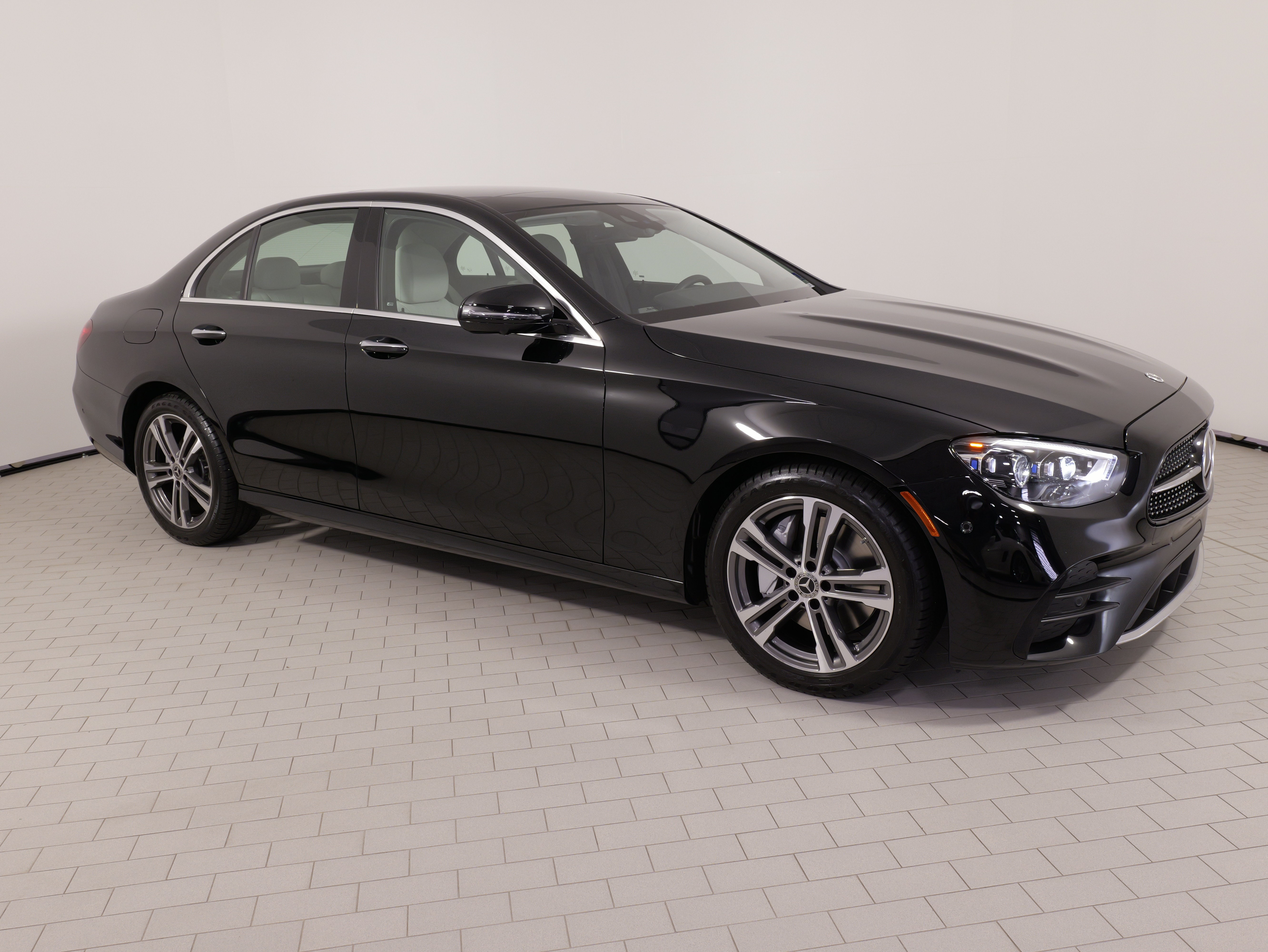 Used 2023 Mercedes-Benz E 350 4MATIC Sedan image 8