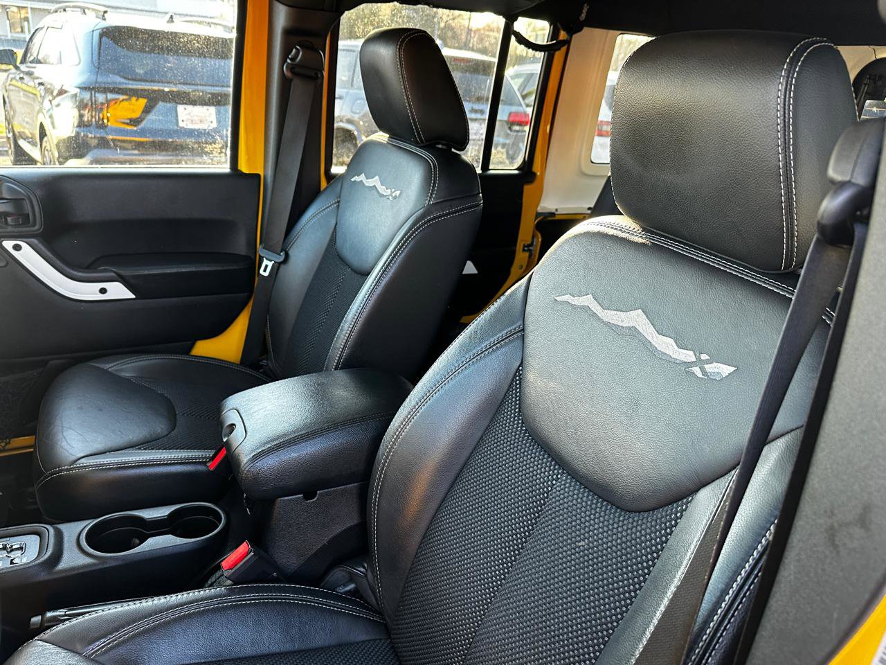 Used 2015 Jeep Wrangler Unlimited Sahara AWD/4WD image 16