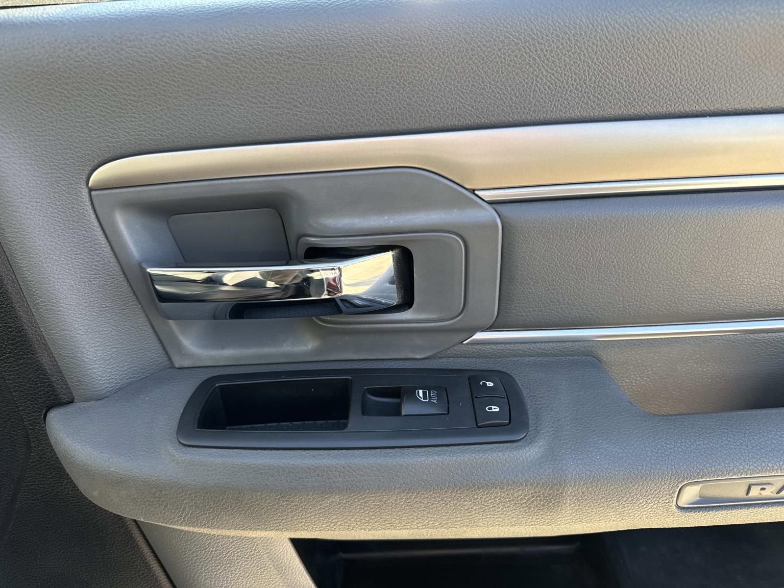 Used 2015 RAM 5500 Tradesman w/ Power & Remote Entry Group image 17