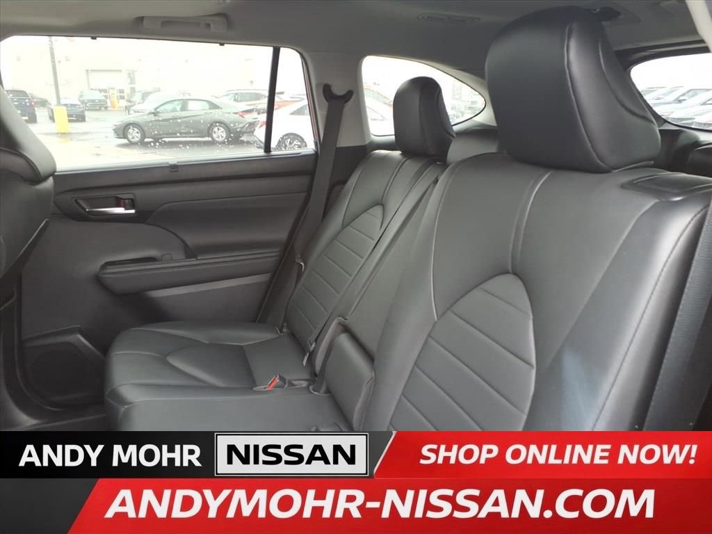 Used 2021 Toyota Highlander XLE image 26