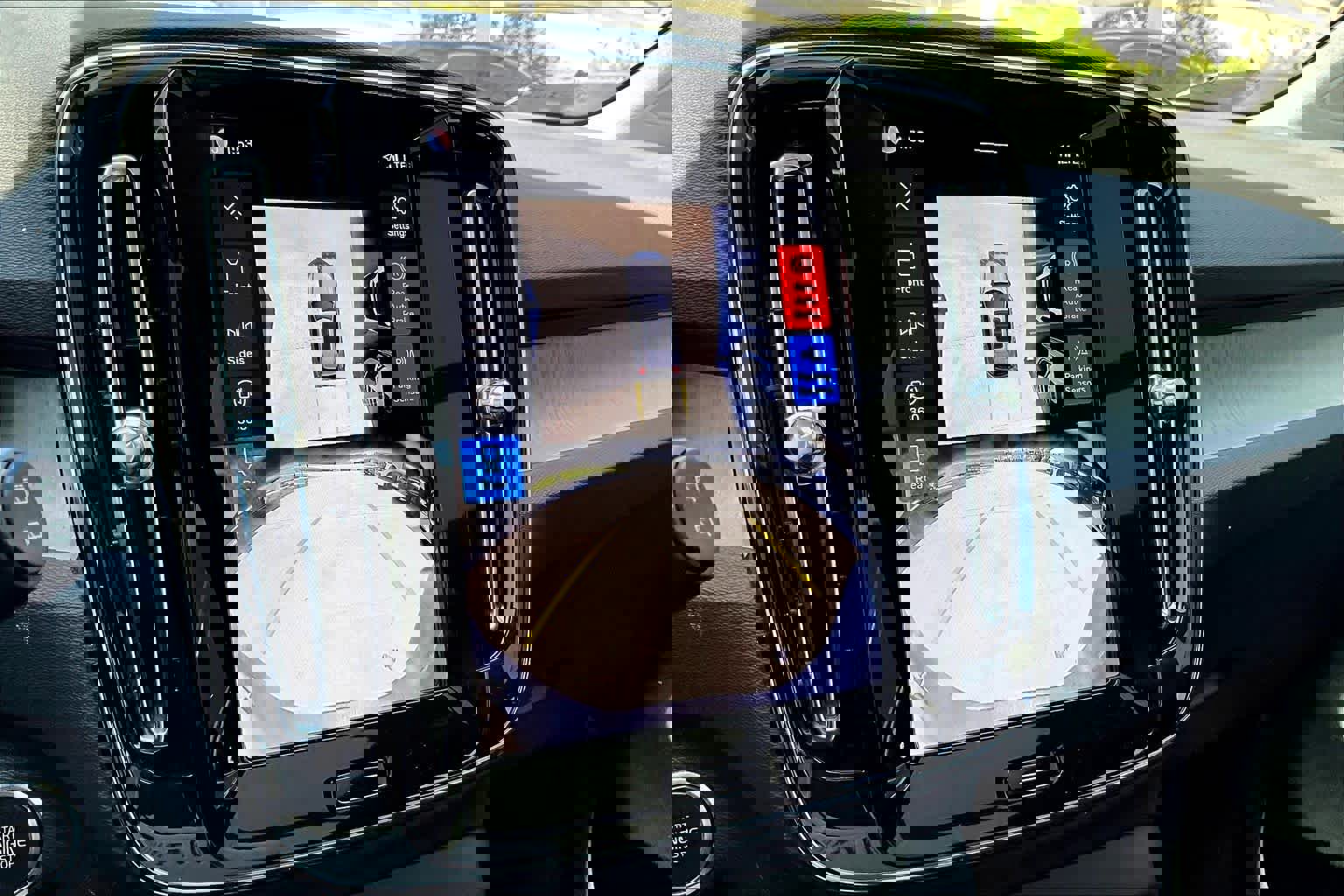 Used 2024 Volvo XC40 B5 Ultimate image 31