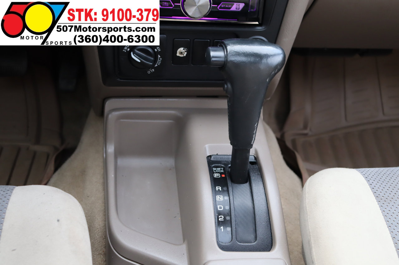 Used 2001 Nissan Pathfinder SE image 18