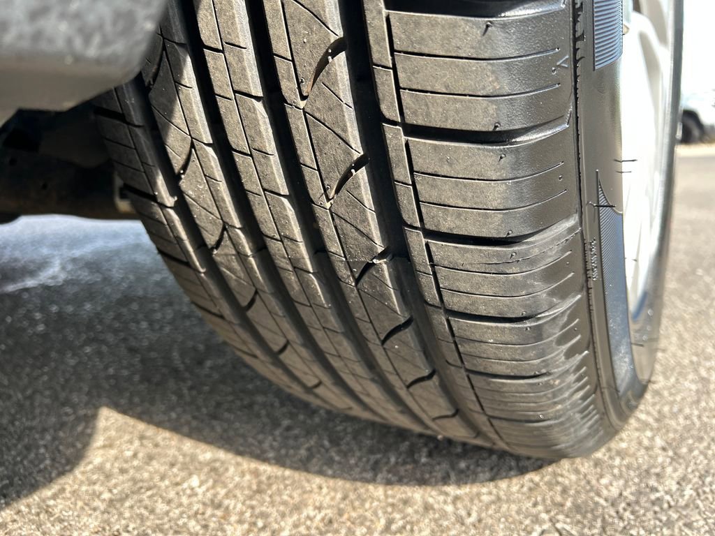 Used 2025 Land Rover Discovery S image 60