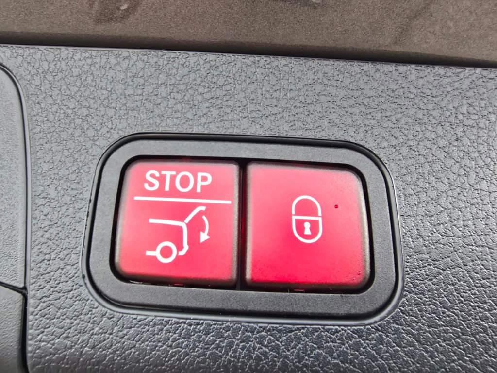 New 2026 Mercedes-Benz GLB 250 4MATIC image 19