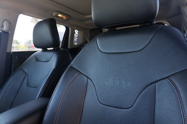 Used 2022 Jeep Compass Latitude w/ Sun and Sound Group AWD/4WD image 8