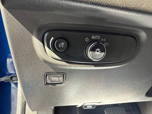 Used 2023 GMC Terrain SLE w/ LPO, Floor Liner Package FWD image 15