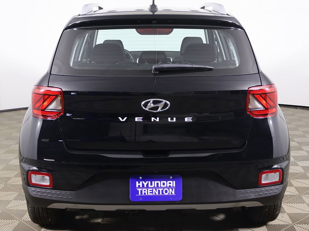 Certified 2023 Hyundai Venue SEL w/ Cargo Package image 11