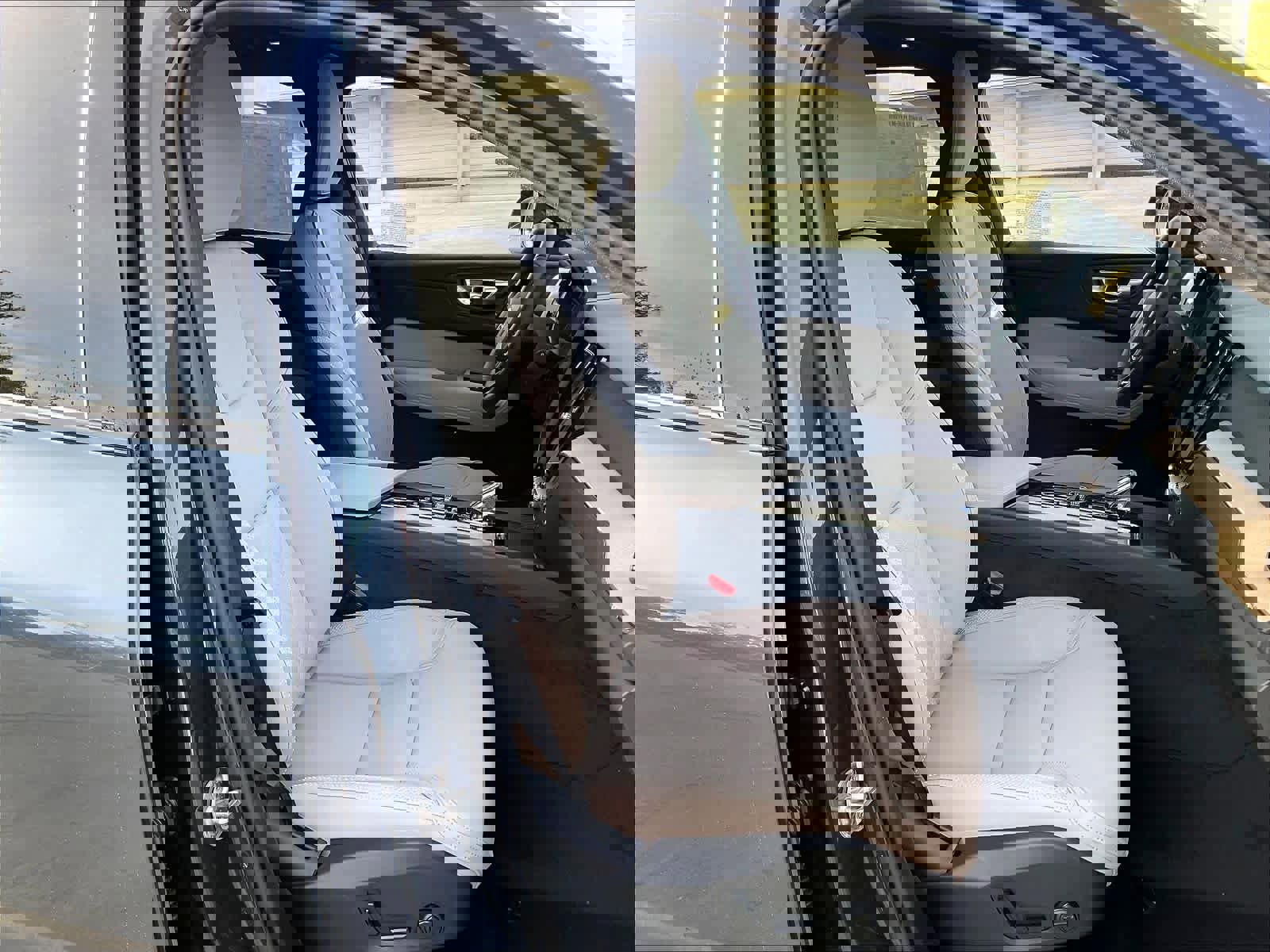 New 2026 Volvo XC60 T8 Plus w/ Protection Package Premier image 31