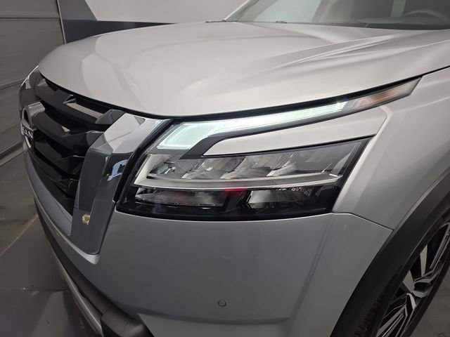 Used 2024 Nissan Pathfinder Platinum w/ Cargo Package image 14
