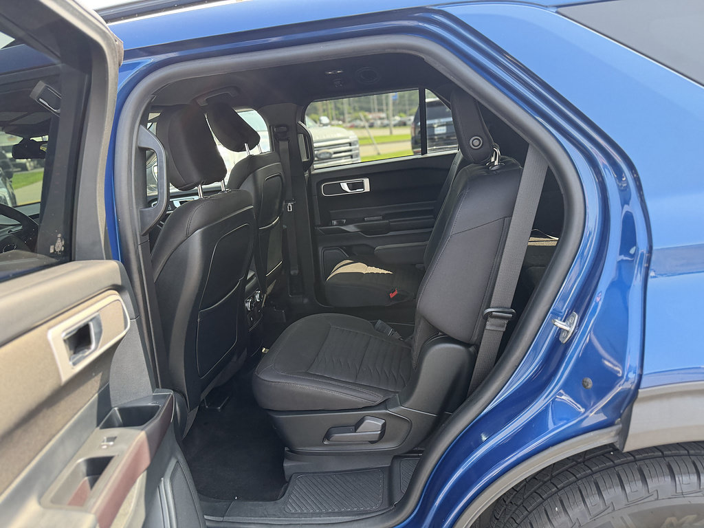 Used 2020 Ford Explorer XLT w/ Comfort Package AWD/4WD image 11