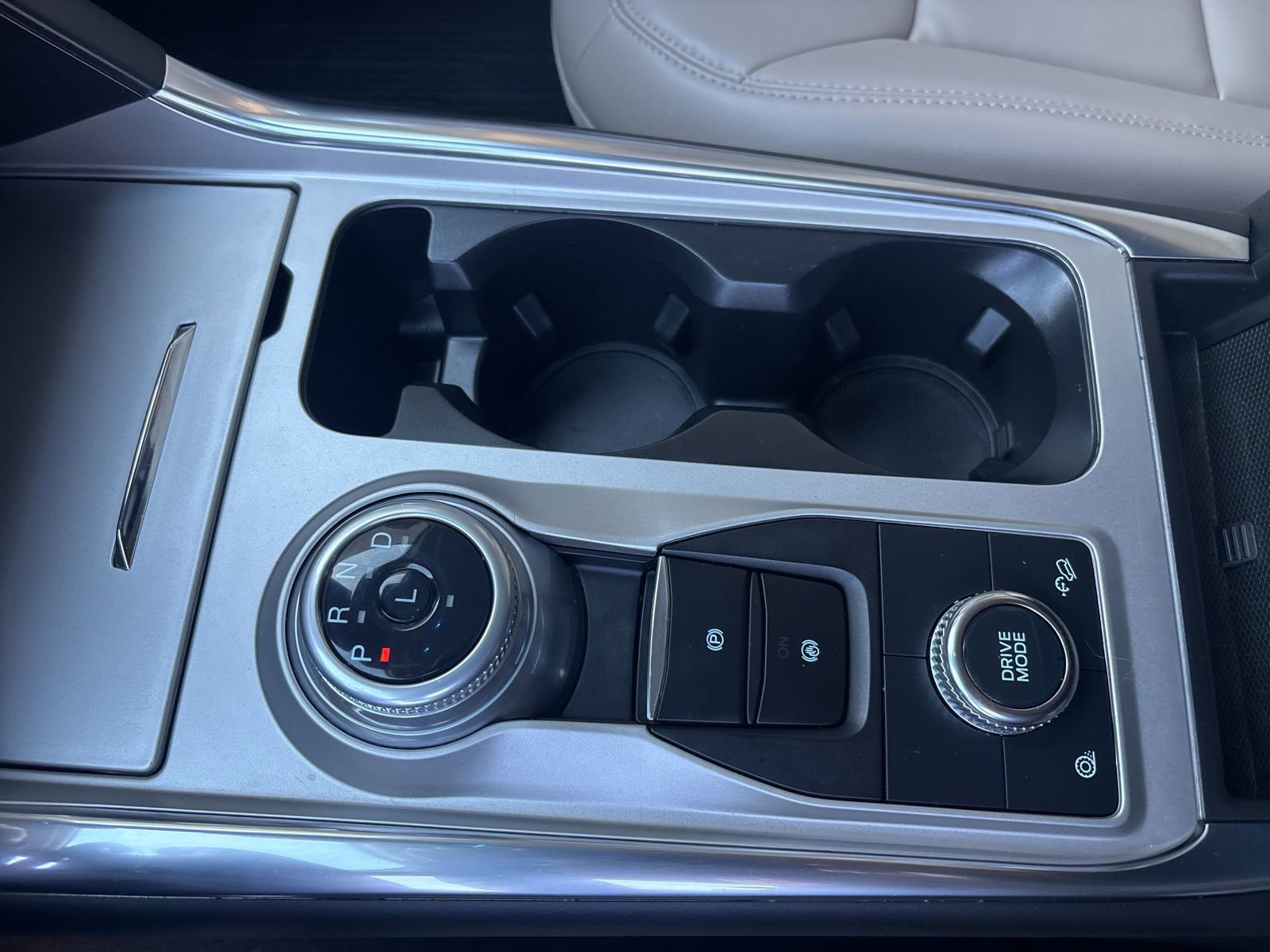 Certified 2023 Ford Explorer XLT w/ Equipment Group 202A AWD/4WD image 29