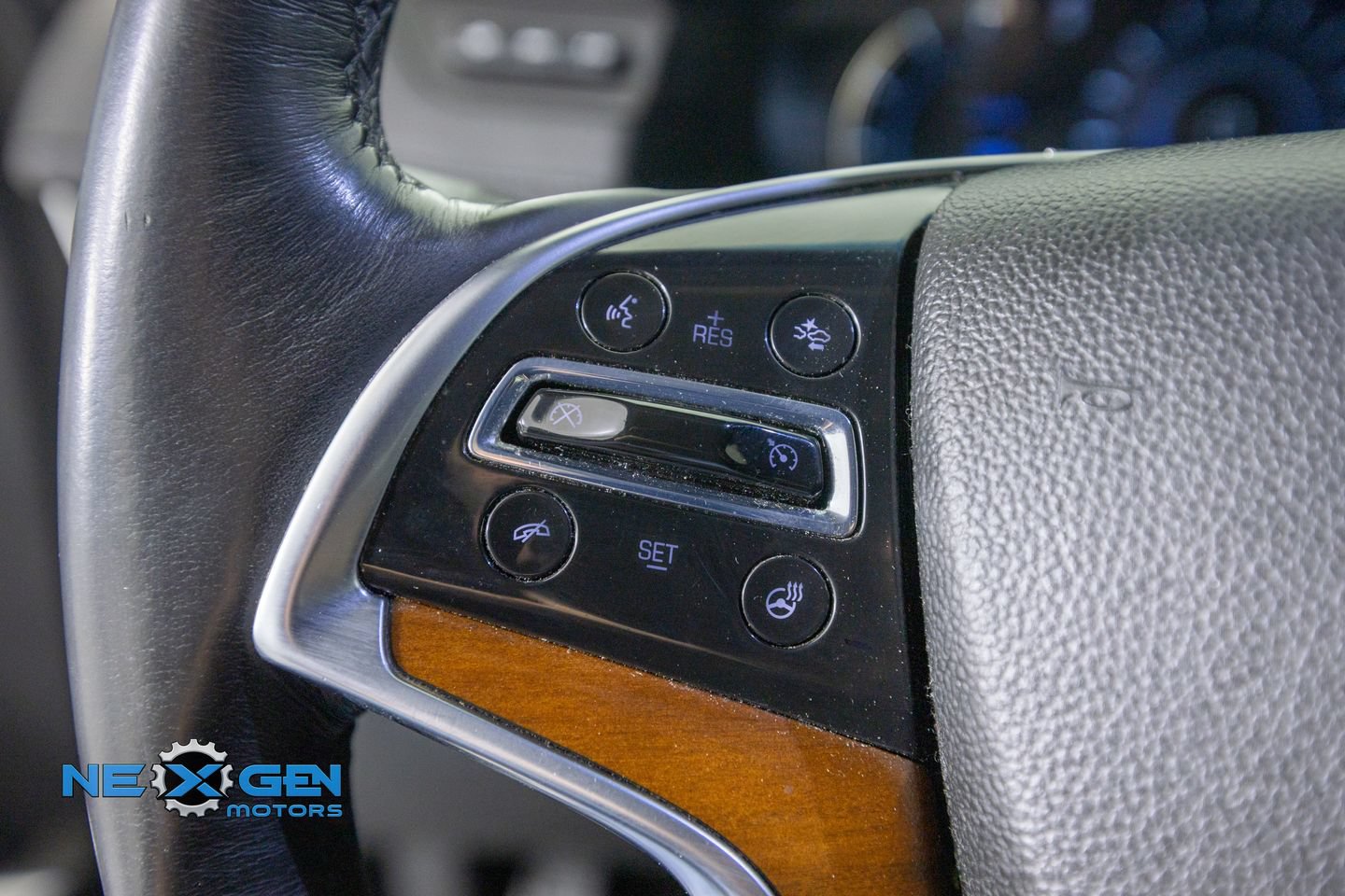 Used 2017 Cadillac Escalade Luxury AWD/4WD image 15