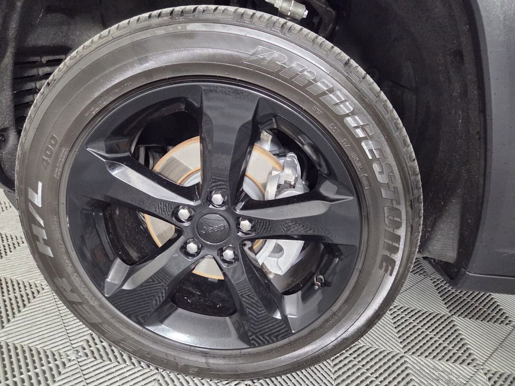 Certified 2024 Jeep Grand Cherokee Altitude image 10