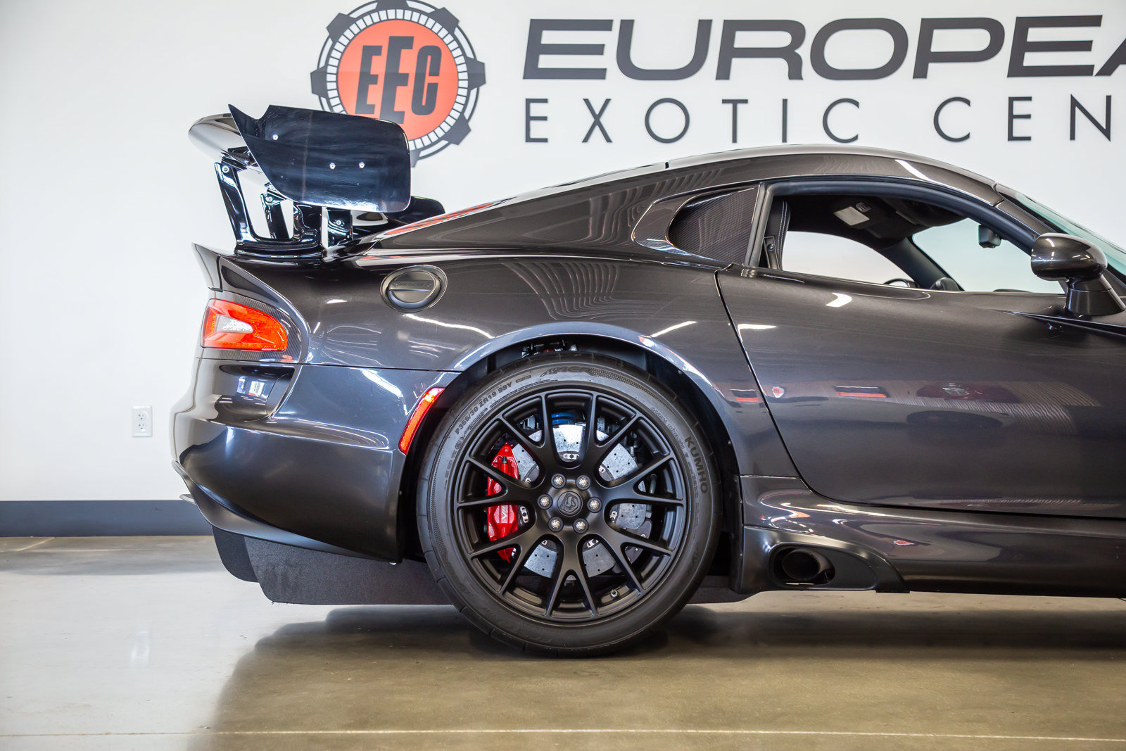 Used 2016 Dodge Viper ACR w/ Exterior Carbon Fiber Package RWD image 10
