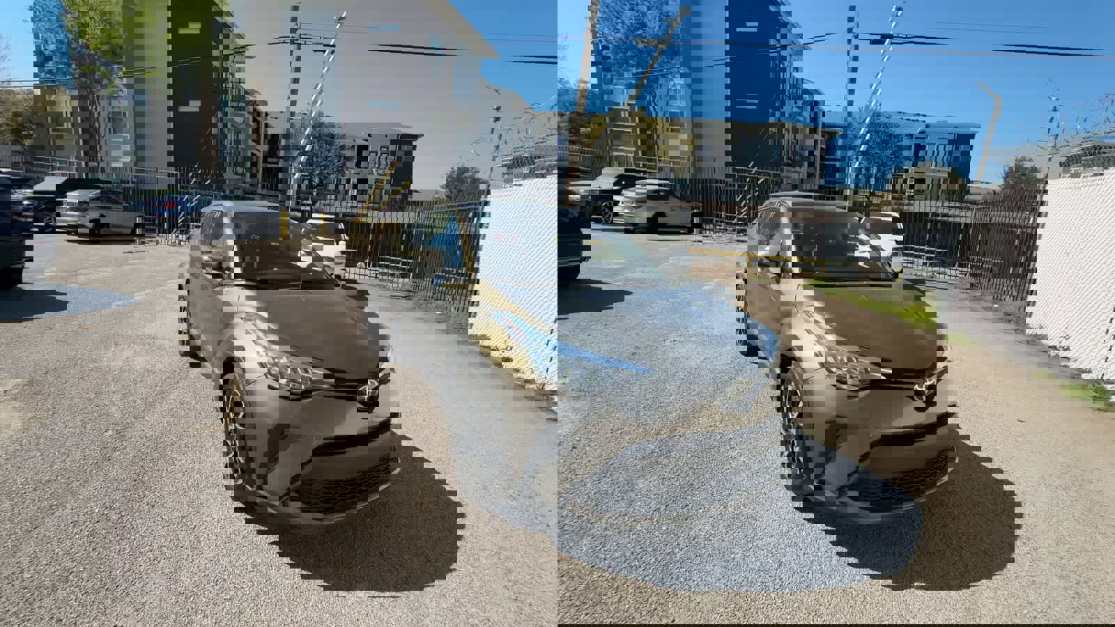 Used 2021 Toyota C-HR XLE image 2