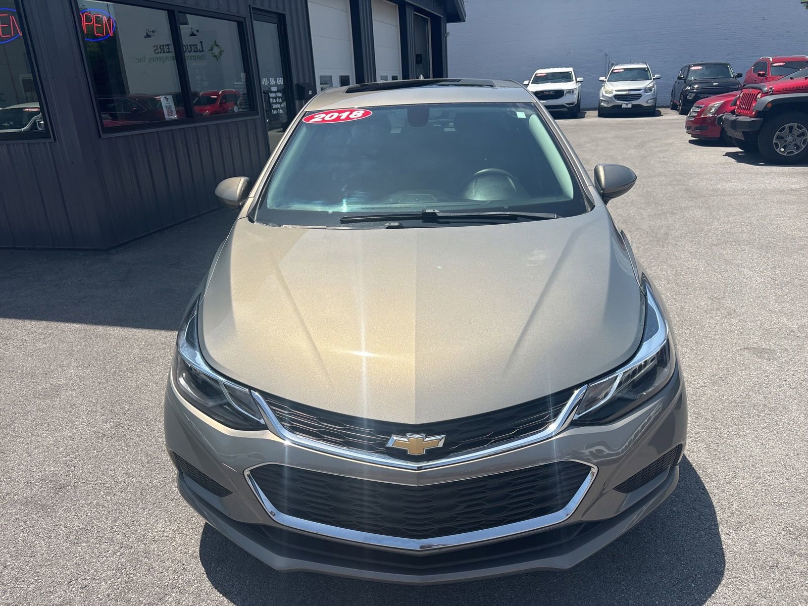 Used 2018 Chevrolet Cruze LT w/ Sun And Sound Package FWD image 9